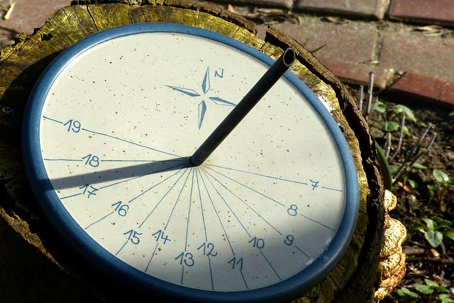 DIY Cardboard Sundial